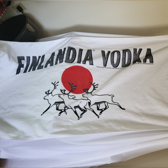 Finlandia Vodka Beach towel vintage 1999 Reindeer red sun plush towel - Picture 6 of 17